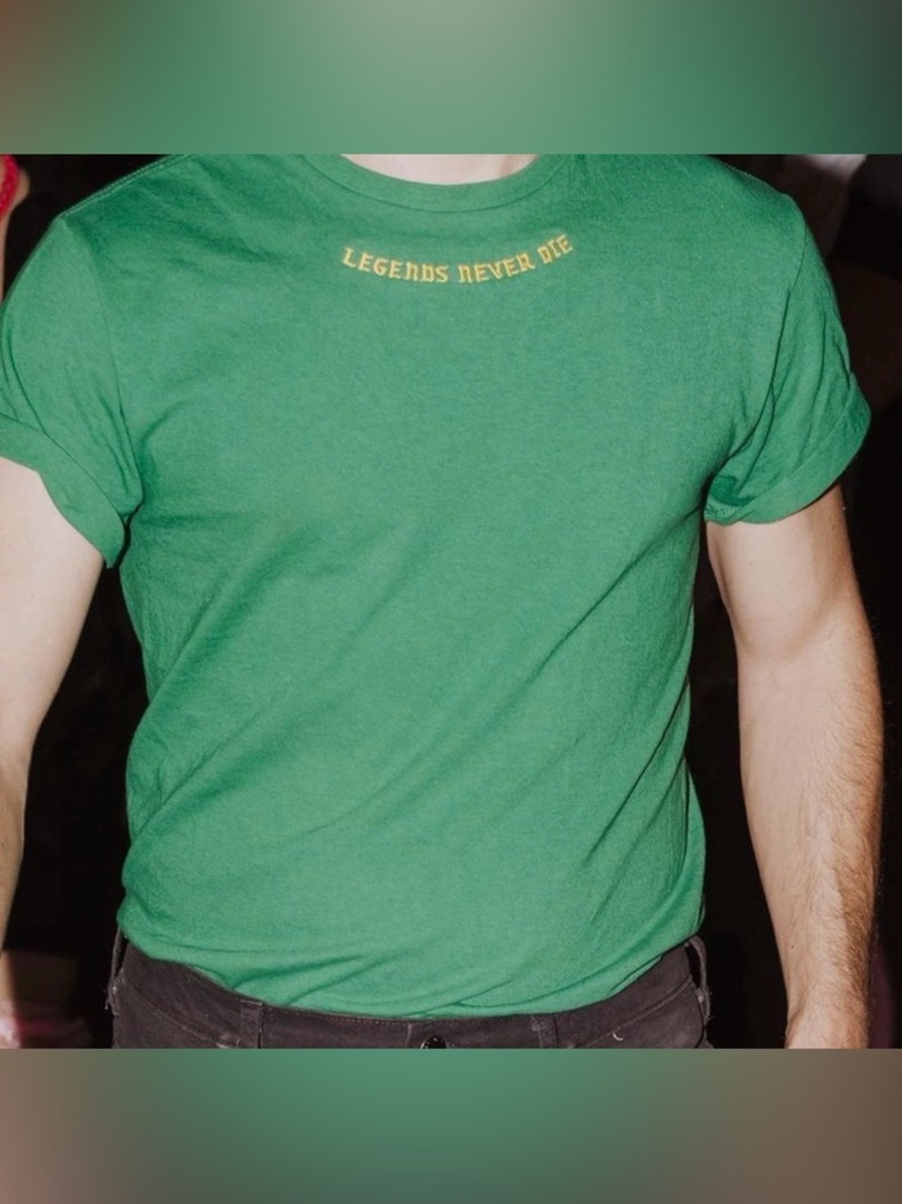 Source Unknown Green Short Sleeve Crewneck T-Shirt with Yellow Neck Print